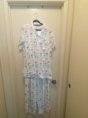 Women's White Palm Print Pajama Set - Short Sleeve Top & Pants